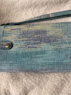 HOBO King Leather Wristlet Cracked Glass Blue Green